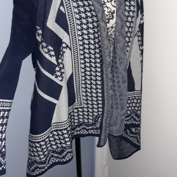 Dana Buchman Novelty Poncho - Picture 2 of 4